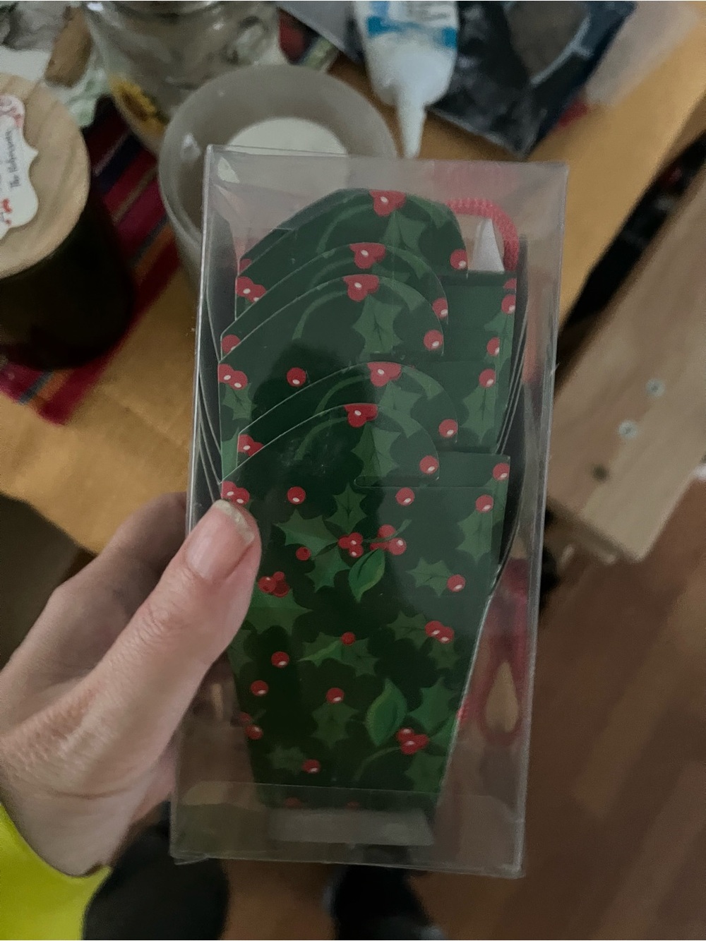 Holly small gift box 6 count.